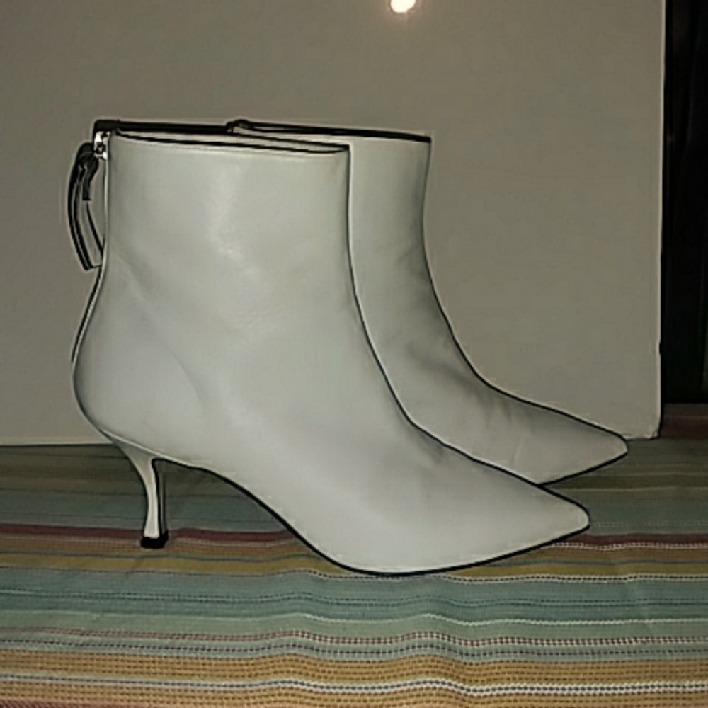 Stuart Weitzman Ankle Boot 8m - image 2